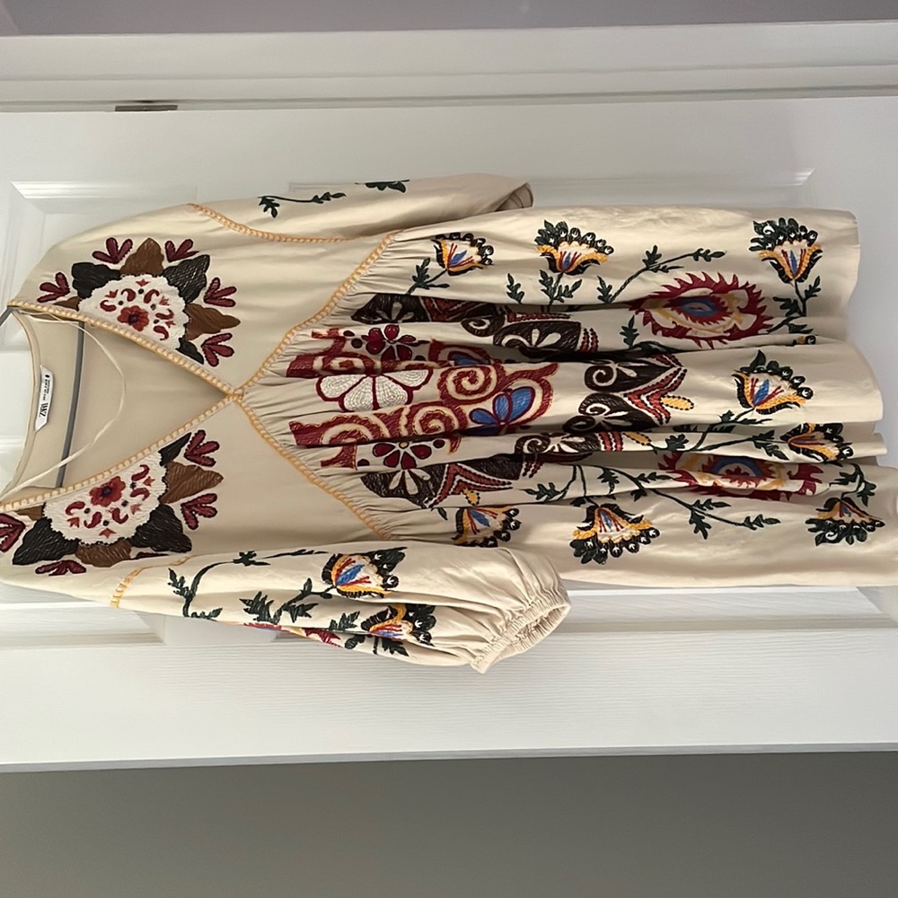Zara Cream Mini Dress with Multicolor Embroidery